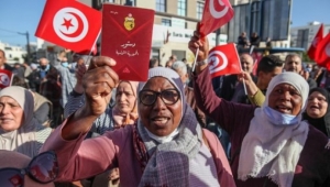 عودة إلى صراع حسم عام 2014.. التوجه لحذف "مرجعية الإسلام" بالدستور الجديد يثير جدلاً في تونس