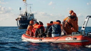 إيطاليا.. العثور على 5 جثث ومئات المهاجرين على متن سفينة بالمتوسط