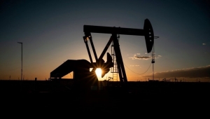 أسعار النفط عند أعلى مستوى منذ مطلع الشهر الجاري