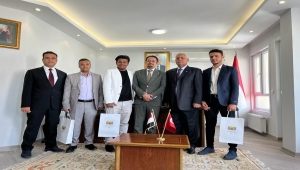 سفير اليمن في تركيا يكرم المشاركية بمسابقة دولية للقرآن الكريم