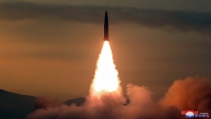 كوريا الشمالية تطلق صاروخين باليستيين والعالم "يحبس أنفاسه" من تجربة نووية جديدة