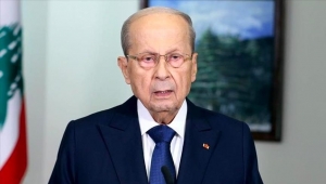 الرئيس اللبناني ميشال عون ينهي عهده بإقالة الحكومة ويدخل بلده في فراغ شامل