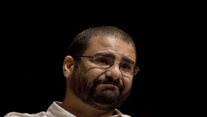 15 من حائزي نوبل يطالبون بالإفراج عن الناشط علاء عبد الفتاح
