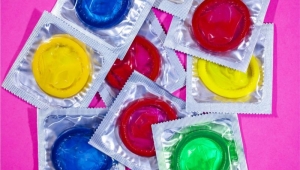 الواقي الذكري مجانا في فرنسا للشباب من 18 إلى 25 سن