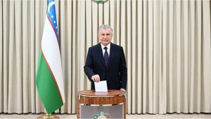 تصويت في أوزبكستان على تعديل للدستور يسمح ببقاء الرئيس حتى 2040