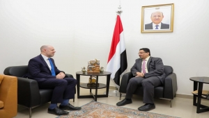 بن مبارك يلتقي السفير البريطاني لدى اليمن لبحث جهود إحياء عملية السلام