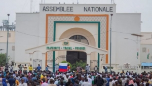 فرنسا تشكك في اكتمال انقلاب النيجر وأميركا تدعم الرئيس بازوم