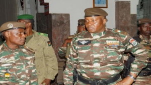 دول أفريقية تحذر "إيكواس" من استخدام القوة ضد النيجر وفرنسا ترد على قادة الانقلاب