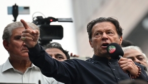 باكستان.. منع عمران خان من خوض الانتخابات يصاعد التوتر بين الحكومة والقضاء