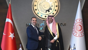 وزيرا الصناعة التركي والسعودي يبحثان تعزيز التعاون