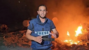 صحفي فلسطيني: إسرائيل قصفت منزلي وقتلت والدي لوقف تغطيتي بغزة