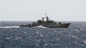 "فوربس": أسعار النفط ترتفع مع إرسال إيران سفينة حربية إلى البحر الأحمر