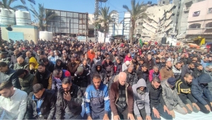 غزة.. حشود كبيرة تؤدي صلاة الجمعة في شوارع جباليا إثر هدم المساجد