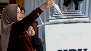 الاندونيسيون يتوجهون إلى مراكز الاقتراع لانتخاب رئيس جديد للبلاد