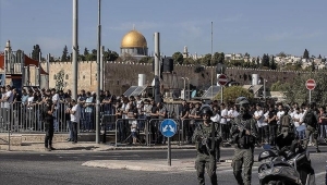 محلل إسرائيلي: قرار تقييد دخول الأقصى مهزلة يمكن أن تنتهي بمأساة