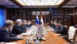 مباحثات يمنية روسية في موسكو برئاسة بن مبارك وأوفيرتشوك