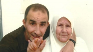انتظرت ابنها لأكثر من ربع قرن ورحلت بالنزوح.. وفاة والدة الأسير حسن سلامة