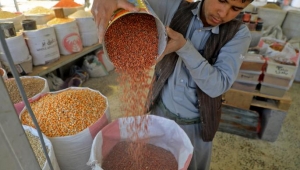 يمنيون يسقطون في فخ الديون... ومساعدات رمضان لا تغيثهم