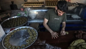 الحرب تخطف فرحة غزة بكعك العيد