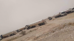 شبوة.. جنود محتجون يمنعون مرور ناقلات المشتقات النفطية إلى محافظة مأرب