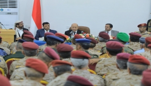 العليمي لقيادة الجيش.. الحوثيون يخادعون بالسلام ويحضرون لحروب جديدة