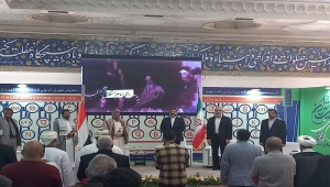 إيران تحتفي بالحوثيين في طهران وقيادي حوثي يطالبها باتفاقيات ويؤكد أن العلاقة مشرقة معها