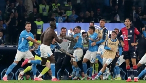 نابولي يتوج بلقب الدوري الإيطالي لكرة القدم للمرة الرابعة في تاريخه