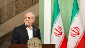 رئيس إيران يزور مسقط يوم غد الثلاثاء لبحث "مستجدات إقليمية ودولية"