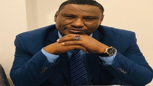 ‏الحذيفي يؤكد استمرار إضراب عمال النظافة بتعز حتى القصاص من قتلة المشهري