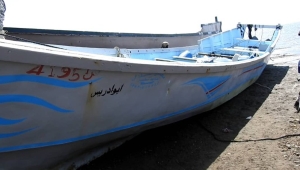 العمالقة تضبط قارب تهريب على متنه 600 ألف حبة مخدر قرب باب المندب