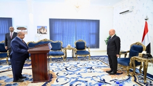 محافظ حضرموت سالم الخنبشي يؤدي اليمين الدستورية