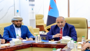 قيادي في الانتقالي يطالب إسرائيل بدعم المجلس بالسلاح ويتحدث عن قواسم مشتركة مع تل أبيب