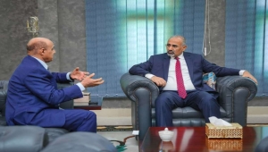 توتر في عدن عقب إصرار الانتقالي على رفع علم الانفصال والمحافظ يرفض