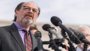 فيكتور شوارتز.. المستورِد الصغير الذي كسر "جبروت" ترمب الجمركي في المحكمة العليا