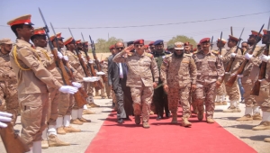 خلال زيارته لقيادة العسكرية الأولى.. وزير الدفاع يشدد على الضبط والربط العسكري ورفع الجاهزية