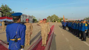خلال زيارته لكلية الطيران بمأرب.. وزير الدفاع يؤكد جاهزية قوات الجيش لمواجهة الحوثيين