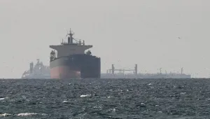 إيران تعيد إغلاق مضيق هرمز