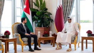 أمير قطر وولي عهد الأردن يبحثان جهود التوصل لتهدئة شاملة بالمنطقة