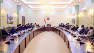 الحكومة اليمنية تمنح الموظفين بدل غلاء وتقر تحرير سعر الدولار الجمركي