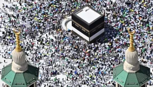 حجاج بيت الله الحرام يختتمون مناسكهم بطواف الوداع
