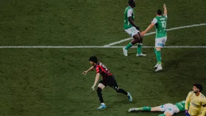 نيس يضمن بقاءه في دوري الدرجة الأولى الفرنسي