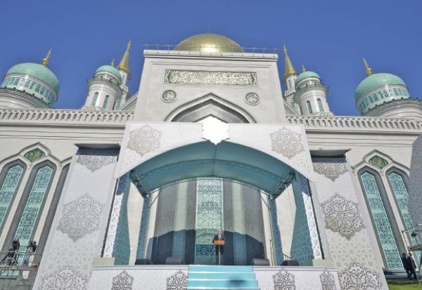 بوتين يعيد إفتتاح مسجد موسكو الكبير