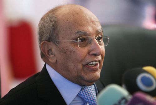 الدكتور عبدالكريم الإرياني يطالب بتحرير تعز ويؤكد: لم ولن ألتقي نجل صالح