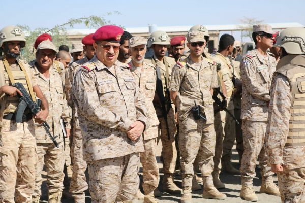 رئيس هيئة الاركان وقيادات رفيعة يزورون الوحدات العسكرية الجديدة في مأرب استعداد لمعركة صنعاء (صور)