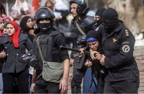 مصر : حملة تطهير في مجلس النواب من موظفي الاخوان والسلفيين و 6 ابريل