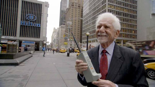 قصة «مارتن كوبر» مخترع أول هاتف محمول