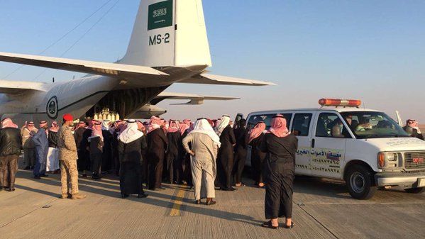 بالصور..  وصول جثمان العقيد السهيان إلى مطار الجوف بالسعودية