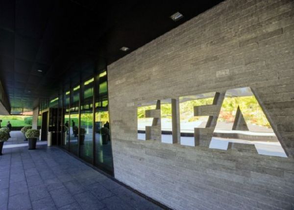 فيفا يحرم ريال مدريد واتلتيكو مدريد من التعاقدات لمدة سنة