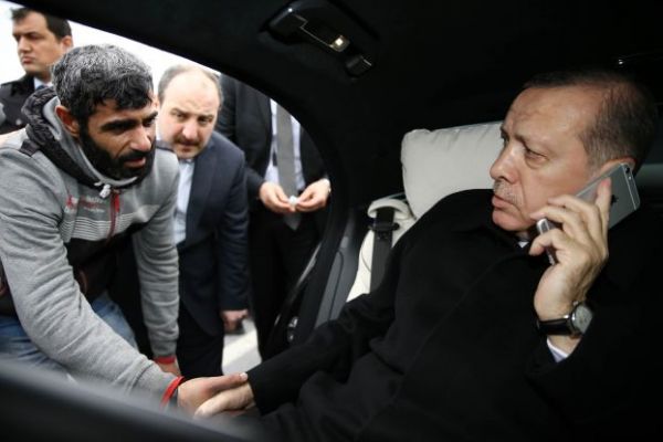 أردوغان ينقذ مواطناً حاول الانتحار