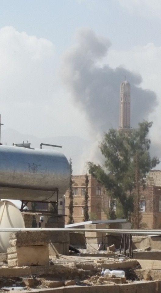طيران التحالف يكثف غاراته على مواقع متفرقة في العاصمة صنعاء (صور +تفاصيل)